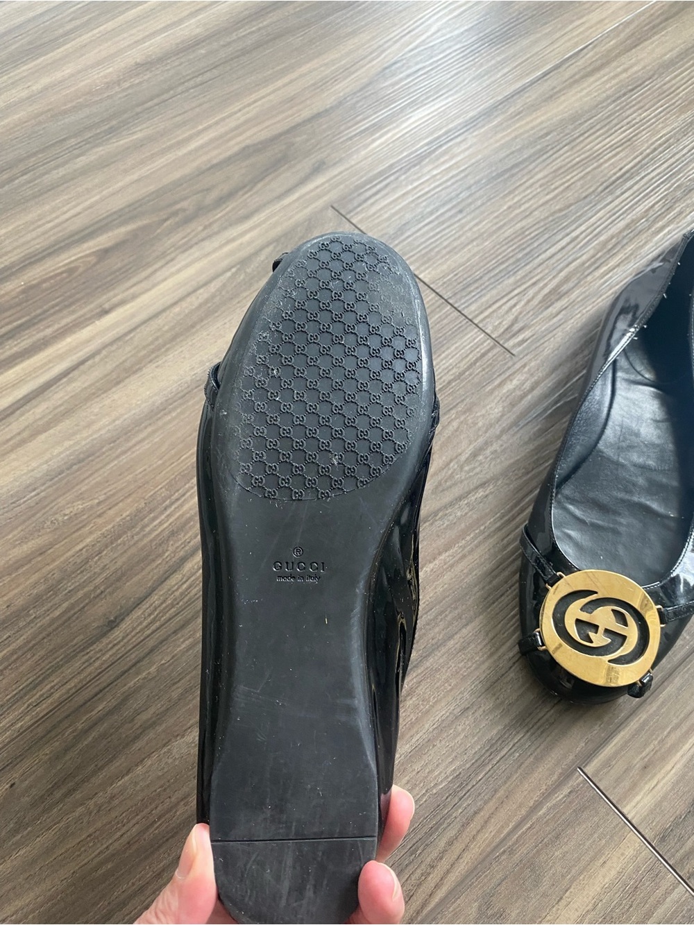 Gucci Black Patent Leather Ballet Flats with Gold Double G Emblems - Picture 2 of 4